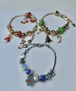Christmas style bracelet, metallic texture, fashionable trend, paired with colorful zircon, showcasing luxurious and luxurious temperament, available in three colors. Christmas bracelet