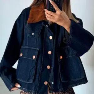 Chaqueta denim midnight ranch con cuello suede