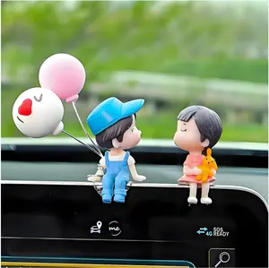 Cute Couple Car Dashboard Decorations, Lovely Couple Kiss Cartoon Figurines Car Ornament, Resin Material Boy Girl Car Interior Decoration with Balloon for Car Dashboard Gifts