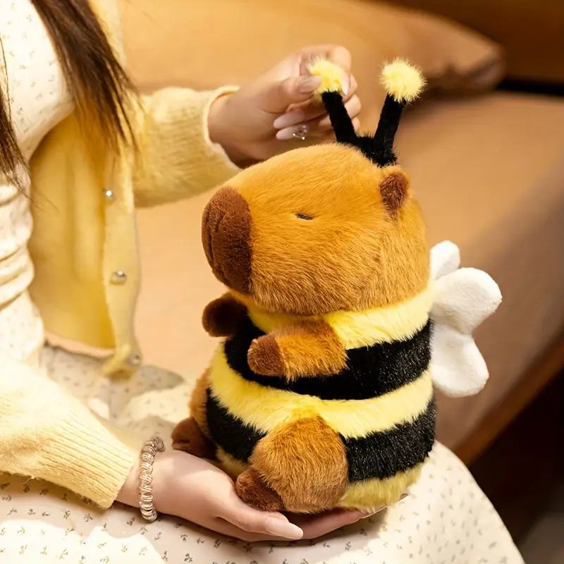 23cm/9.05inch Cute Bee Capybara Soft Adorable Stuffed Plush Doll, Cuddly Stuffed Animal, Compact Size Super Soft Fluffy Capybara Stuffed Animal Doll Perfect Holiday and Birthday Gift Youth Home Decor Cute Animal Design