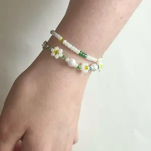 Pearl & Daisy Bracelet - Elegant Simplicity Glass Beads Clear White Beaded Design Versatile Jewelry Accessory
