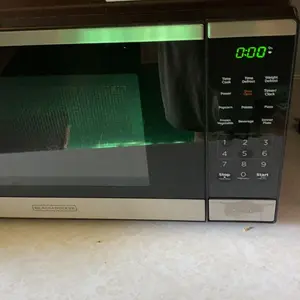 BLACK+DECKER Countertop Microwave Oven,  gift, 0.9 Cu Ft, 6 Auto Menus, Child Lock, Memory Function, 10 Power Levels, Easy One-Touch Start, Digital Panel, Jumpstart, Gift