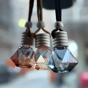 Car Perfume Glass Bottle Hanging Ornament, Pure Essential Oil Car Decor, Air Freshener Diffuser, Car Scents, Non-Alcoholic, Made in China Set