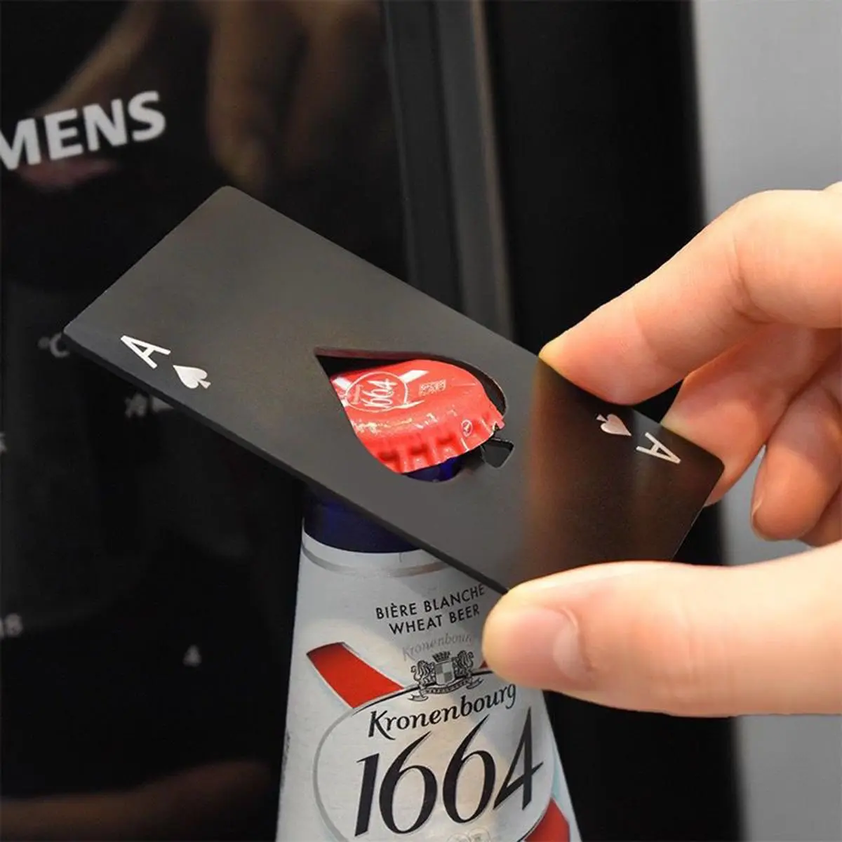 Stainless Steel Credit-Card-Shaped Bottle Opener, Poker Card Style Soda Cap Opener, Black Sturdy Bar Utensil for Home Kitchen, Party & Picnic, Soda & Beverage Can Opener, Home Bar Accessory, Cocktail Accessories, Drink Accessories