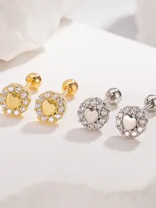 A fashionable and exquisite heart-shaped earring, suitable for daily wear, vacation and dating occasions, and also a surprising and exquisite small gift