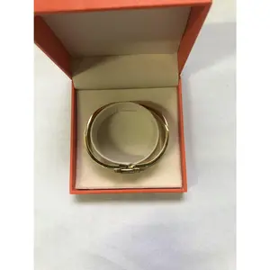 Chic Designers Style Bracelet, Classic Popular Wrist Jewelry with Fine Polished Craft, Smooth Glossy Texture, Minimalist Stylish Design, Perfect for Daily Outfit, Dating and Party Matching, Trendy Women Fashion Accessories