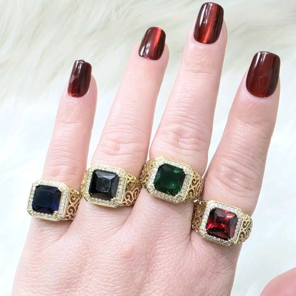 Anillos gruesos calados con piedras cuadradas Oscuro. Verde. Rojo y Azul