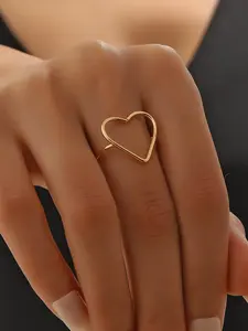 A fashionable love ring suitable for daily wear, vacation dates, and other occasions, and also a surprising and exquisite small gift, Heart Design Ring
