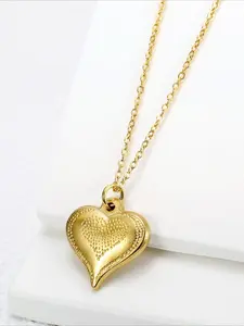 Retro Texture Heart Pendant Necklace Made of Stainless Steel, Hypoallergenic and Colorfast, Versatile and Niche Design Necklace