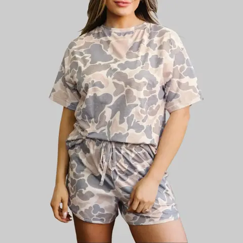 Women's 2-Piece Camouflage Print Plus-Size Clothing Set (S-4X) - 95% Polyester 5% Elastane Round-Neck Short-Sleeve Tee & Slip-On Shorts, Retro Summer Casual Streetwear, Breathable Clothes for Women