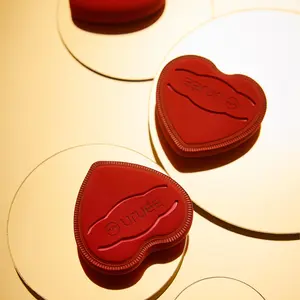 URUEE heart-shaped sponge puff. Free to use daily.