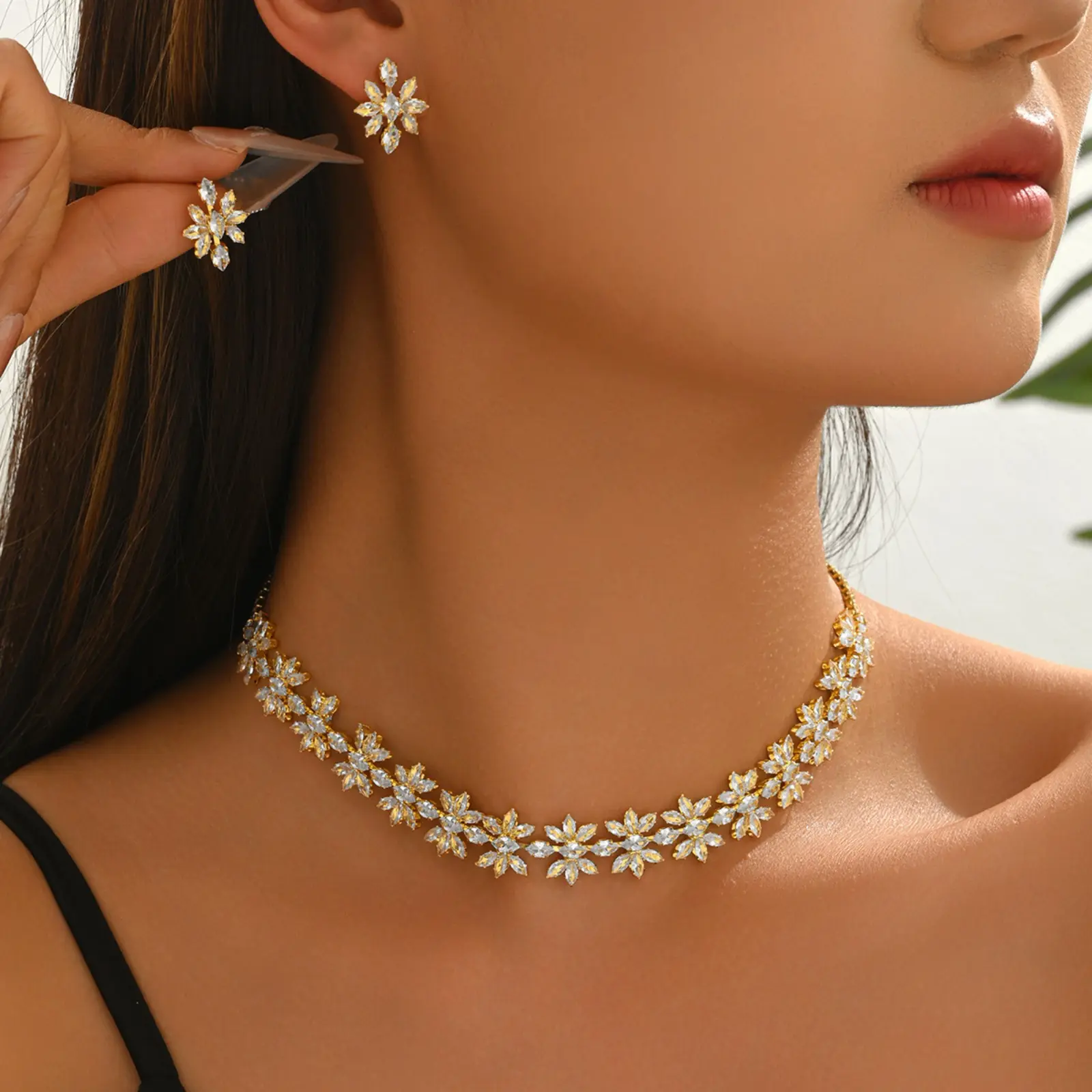 Women's Casual Light Luxury Jewelry Set, Full-Pave Zircon-Embellished Clavicle Set, Versatile Earring Pair (Sports & Outdoor Accessories Complement), Versatile Earrings, Choker, Female, Rhinestones, No, Daily