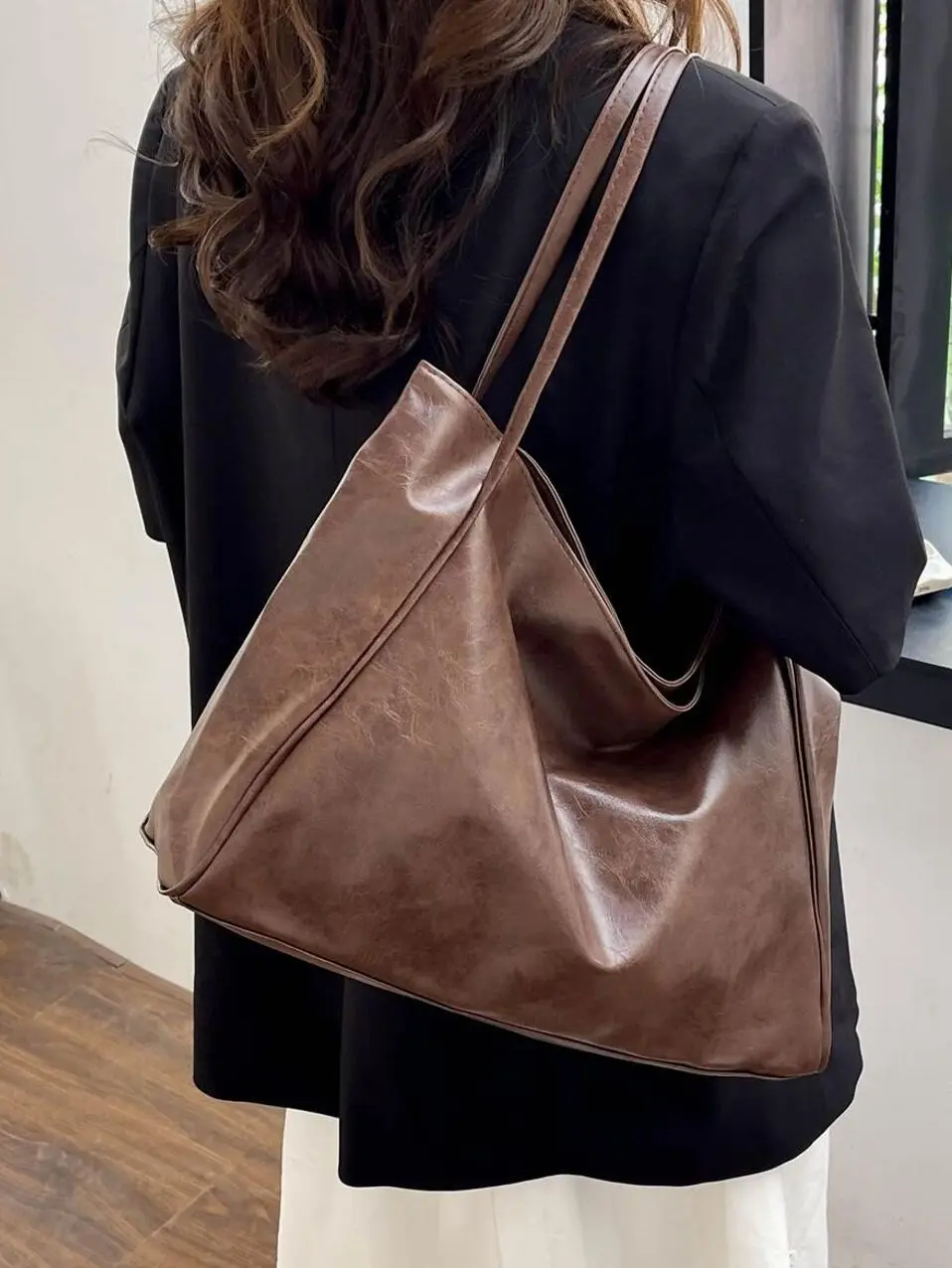 Large Retro Tote Bag Premium PU Leather Shoulder Bag Versatile Daily Handbag for Shopping Office and Travel