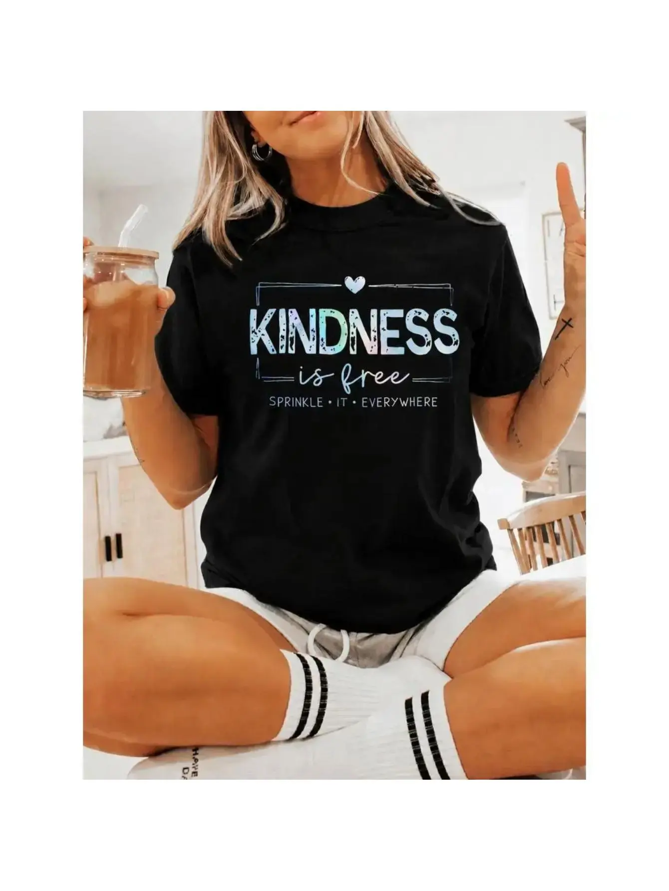 Fashionable Women's Retro Print Round Neck Short Sleeve Cotton T-shirt with Inspirational Message Kindness Is Free Spread It Everywhere Perfect for Casual Daily Wear and Mother's Day Gift for Mom