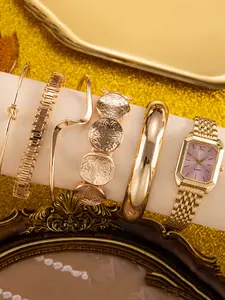 6pcs- retro luxury six-piece set directly seals the gods! Small square stainless steel watch +5 design bracelets, Roman dial retro expensive, twisted, hammered, snake bone chain multi-style.