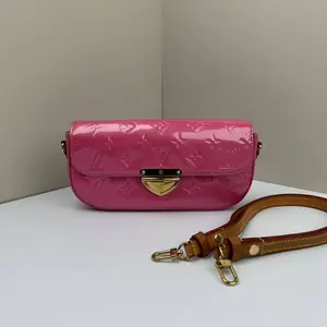 Pre-owned Louis Vuitton Vernis Crossbody Bags Malibu Pochette Monogram Pink CPU0228