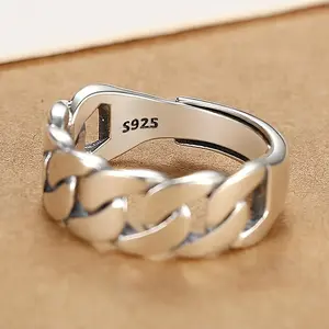 Adjustable Cuban Ring With 925 Silvery Twist Chain, Featuring A Unique And Fashionable Design For Both Men And Women To Wear On Their Index Finger.