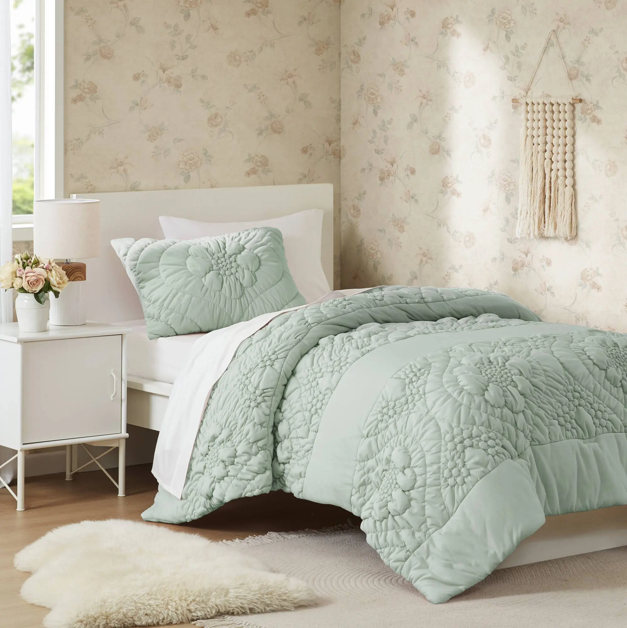 Twin Comforter Set with Pillow Sham – 2-Piece Soft Microfiber Bedding in Sage Green, Lightweight Down Alternative Fill for All-Season Use, Ideal for Kids, Teens, Guest Room, or Dorm