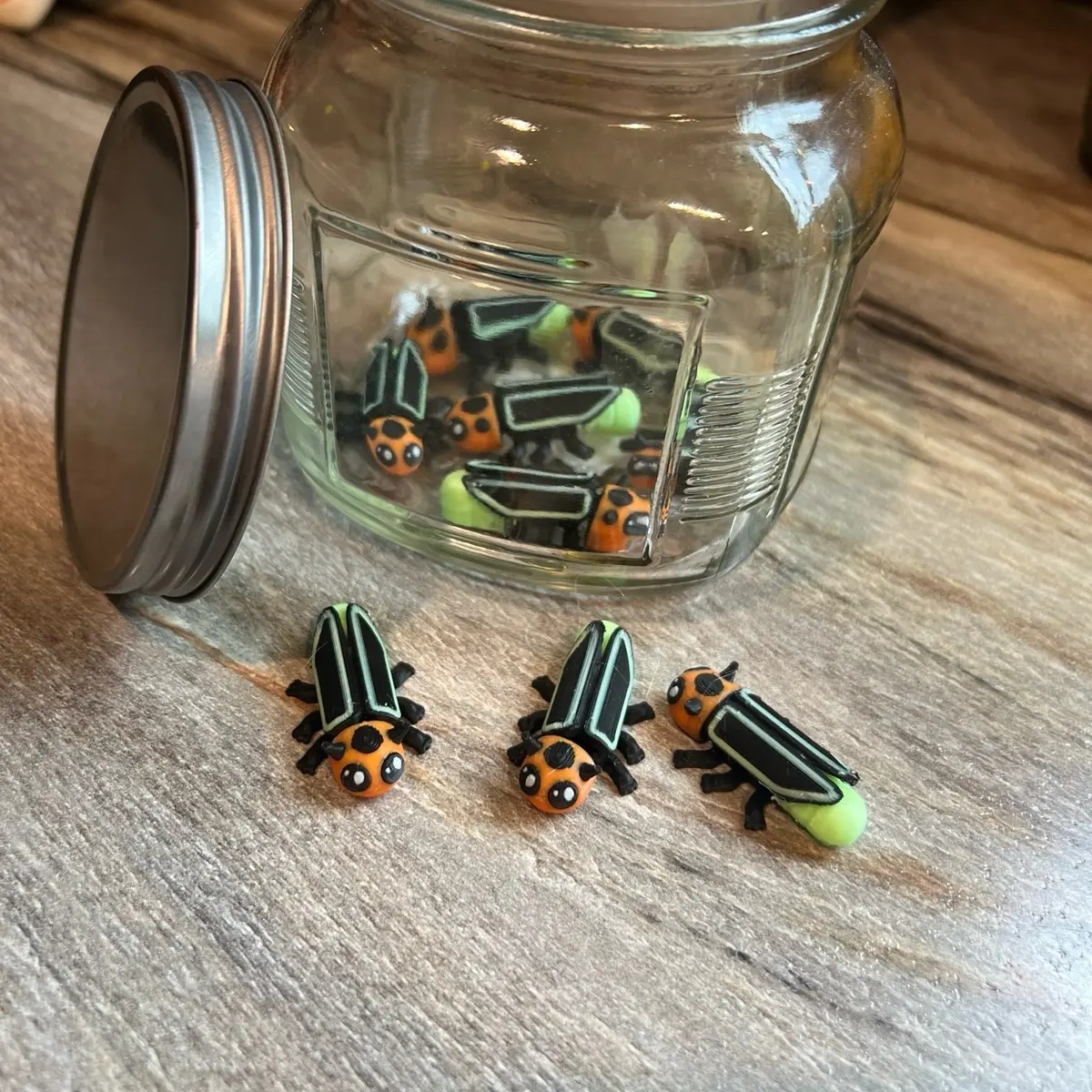 3D printed glow in the dark fireflies with mason jar and lid. Gift Decor valentine