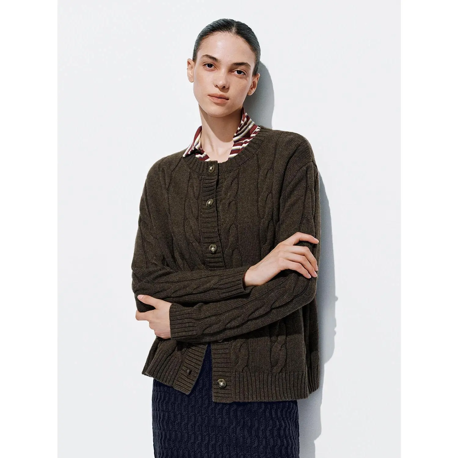 URBAN REVIVO Women's Classic Plaid Wool Blend Fabric Cardigan - Casual V-Neck Long-Sleeve Mid-Length Knit Top, Checkered Print