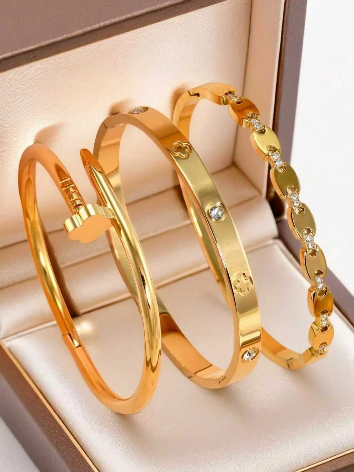 3 elegant, simple and personalized cuff bangles bracelets for women, with an open design and versatile wear, suitable for birthday and Christmas gifts