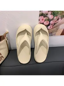 2026's popular couple's flip-flops, suitable for home and outdoor use, are multifunctional and stylish, ideal for the beach, slip-resistant and odor-proof, comfortable to wear for long periods without chafing the feet.