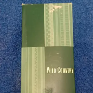 AVON WILD COUNTRY,  HOLIDAY TREASURES SET ,COLOGNE SPRAY,  3. FL OZ AFTER SHAVE VINTAGE Aftershave Comfort for men Foam Fragrance, perfect for a Gift