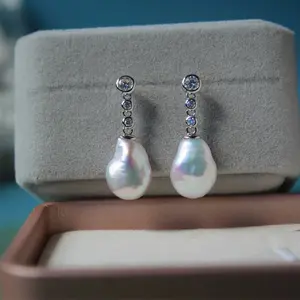 Natural freshwater pearl earrings button pearl earrings pure silver eardrops fashionable, simple and noble