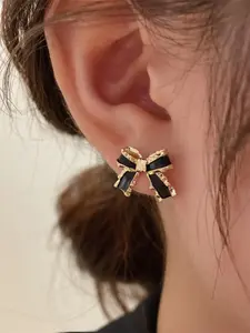 Small and delicate bow earrings are suitable for daily wear, vacation dates, and other occasions, and are also a surprising and exquisite small gift