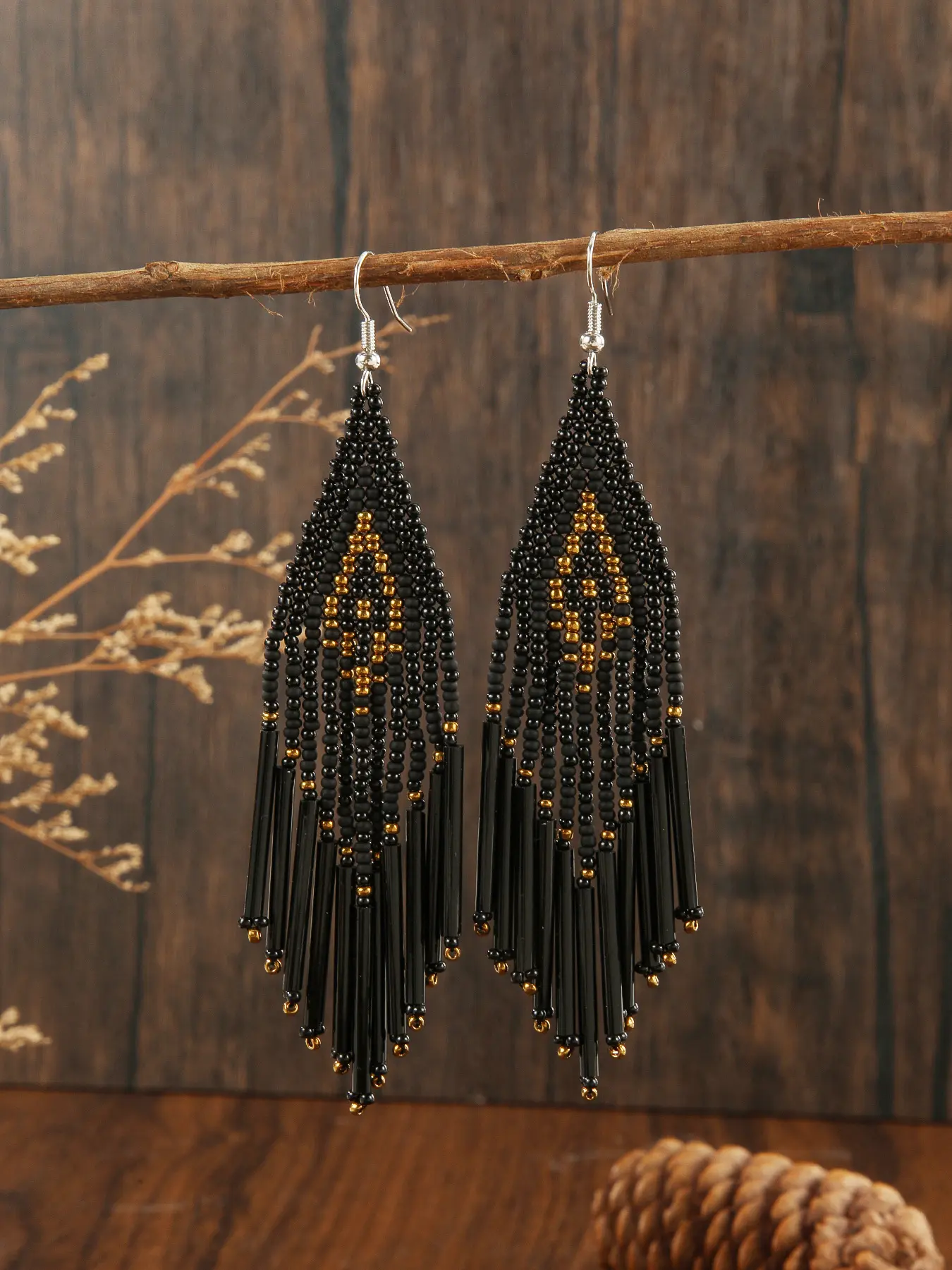 A pair of retro Bohemian style classic black charm rice bead layering design long tassel pendant hand-woven beaded earrings, fashionable jewelry, Trendy jewelry, suitable for ladies to wear at daily parties, perfect gift for lovers and sisters