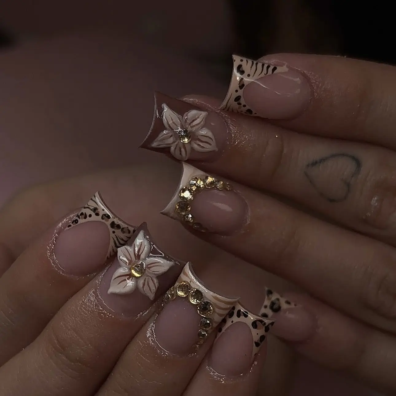 24pcs/box French Leopard Print False Nail Spicy Girls Flower Brown Short Square Fake Nail with Diamond Design Press on Nails Set