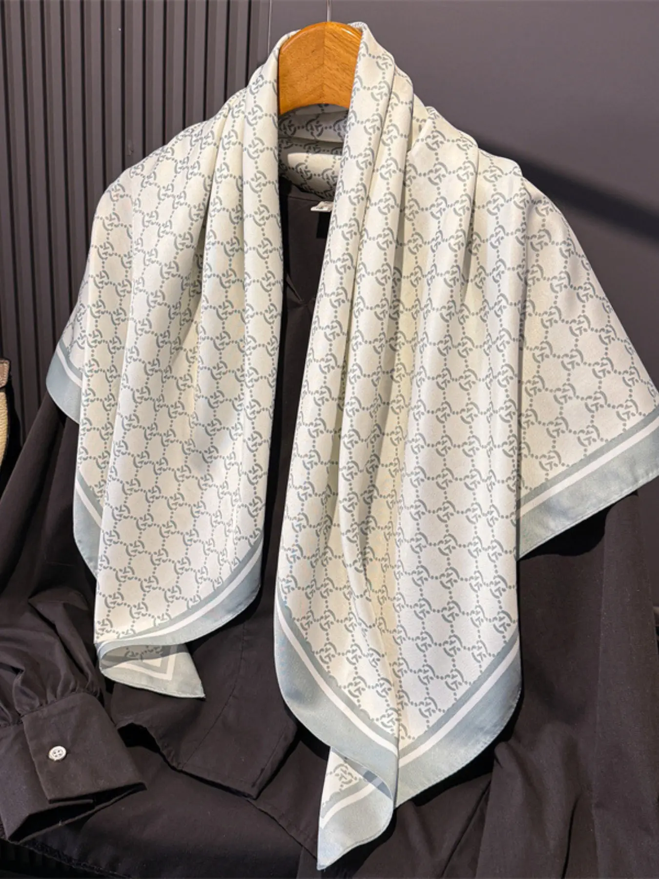 New Vintage Plaid Silk Scarf, Printed Elegant Soft Warm Shawl, Versatile Headscarf, Square Head Scarves, Crisscross Pattern, All Seasons Women's Accessory