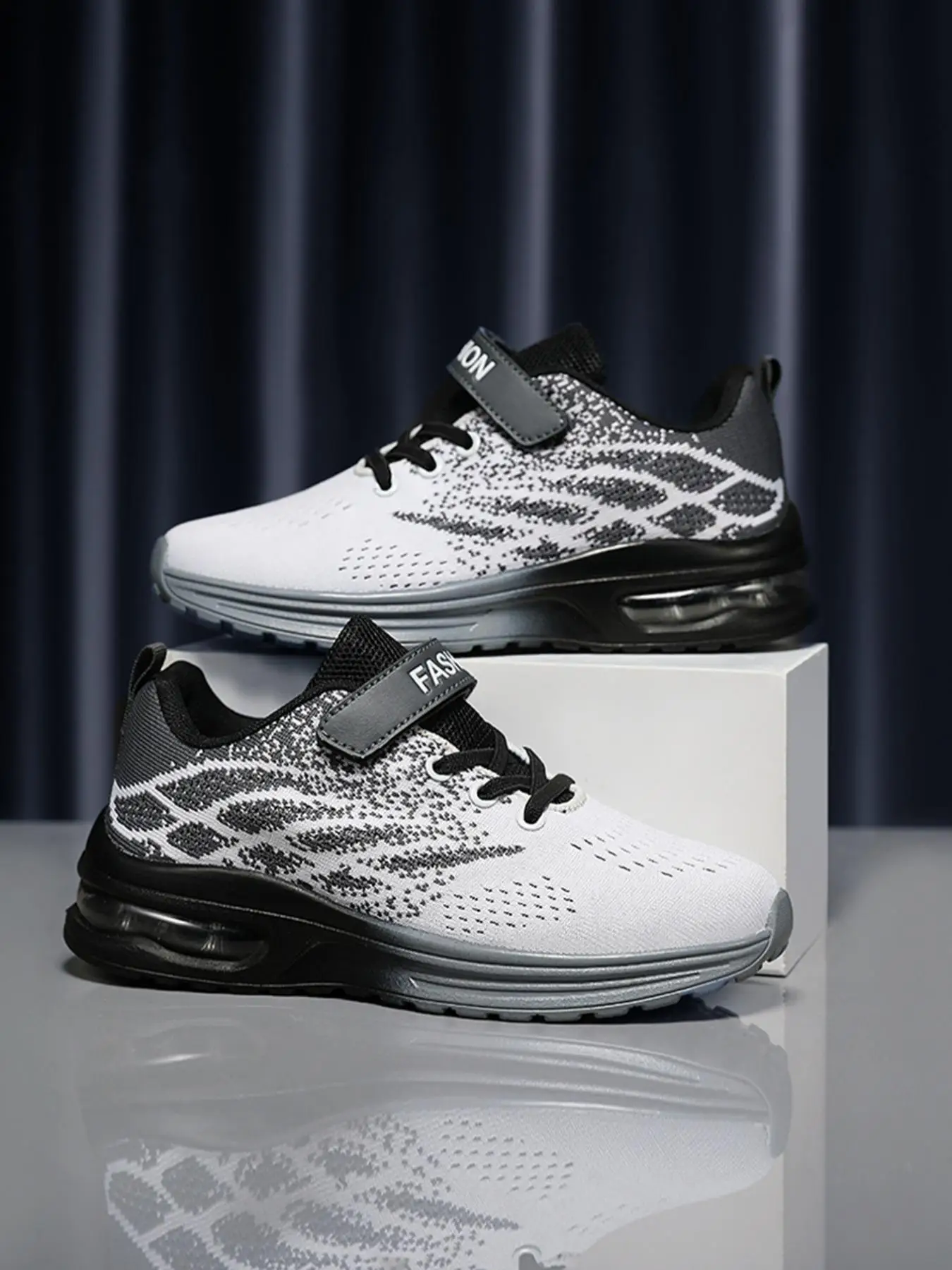 Boy's Sporty Velcro Running Shoes, Casual Comfortable Breathable Lightweight Non-slip Sneakers, All-match Chunky Sneakers for Daily Wear