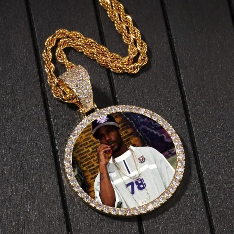 [ICE HUE] 18K Gold Vacuum Plated Copper Round Photo Pendant Necklace with 5A+ Sri Lanka Zircon, Adjustable Chain, Rotating Band, DIY Custom Memory Design, Gold Jewelry, Love Gift for Men's Jewelry, Daily Wear, Casual Fashion,summervibes