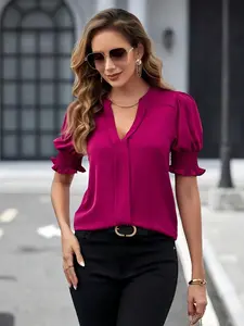 A stylish and elegant women's solid color V-neck T-shirt, casual, suitable for daily wear, commuting, and outings, perfect for summer.