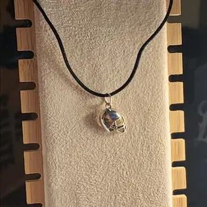 Football Helmet Necklace for Female Fans Classic Design with Adjustable 18-inch Fabric Chain Unique Accessory for Sports Enthusiasts