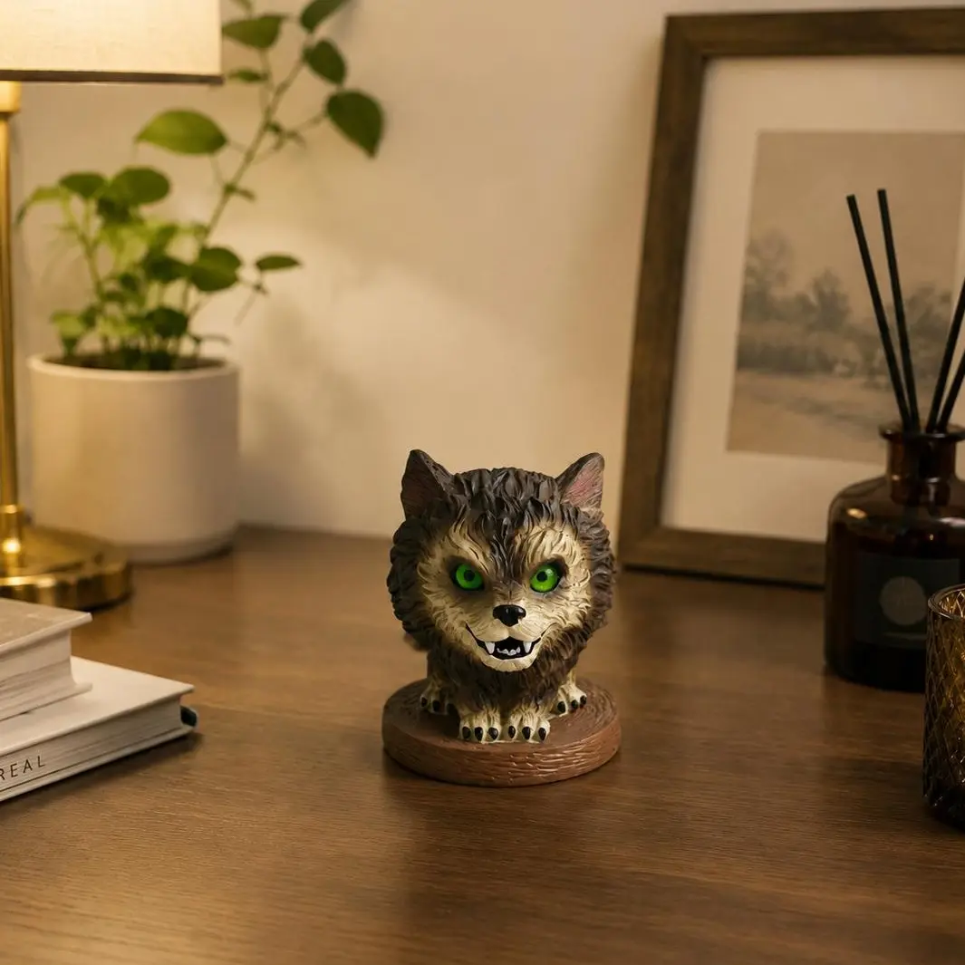 Green Eyed Wild Wolf Resin Statue, Realistic Wolf Bust Halloween Table Decor