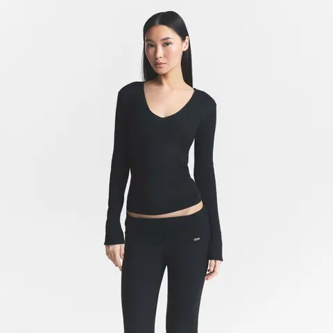 SKIMS ESSENTIAL KNIT LONG SLEEVE V NECK