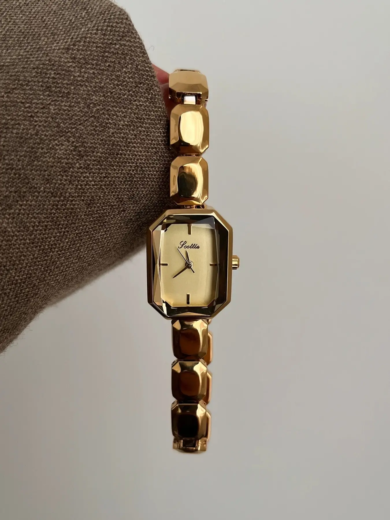 Luxurious Square Ladies Watch, Elegant Geometric Design, Waterproof, Analog Rectangle Face, Metal Case, Buckle Closure, All Seasons, Quartz Watch