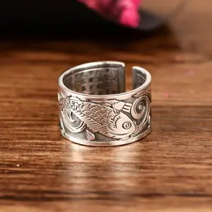 A vintage-style open ring featuring a carp motif a symbol of good luck. This stylish, unisex piece is perfect for everyday wear and makes for an ideal gift.