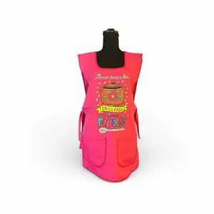 Mexican Artesanal Apron - Red with "En La Casa" Design, Two Pockets, and "Mami Siempre Dice" Text . One Size fits S, M, L