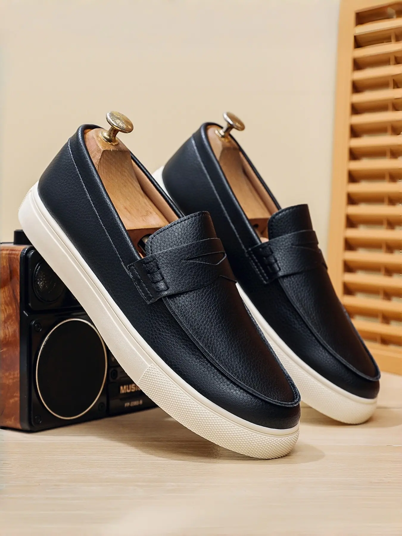 Men's Alligator Texture Loafers, Casual Slip-On Flat Low-Top Shoes, PU Leather & PVC Material, Medium Width, All Seasons Wear, Footwear