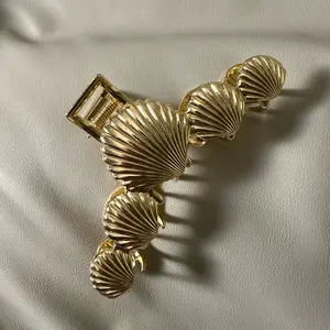 Croissant Shells Hair Clip