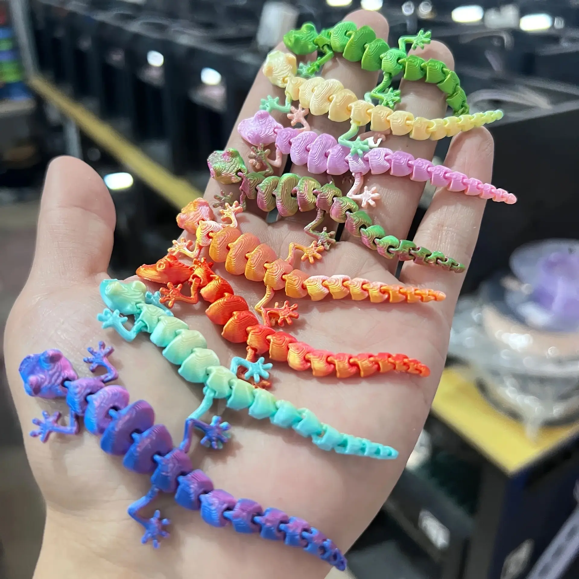 30 Piece Mixed Color Jointed Lizard Figurines, Decorative Figurines, Cute Fun 3D Printed Lizard Ornaments, Perfect Party Favors, Home Office Desk Decor, Birthday Gifts, Decoration