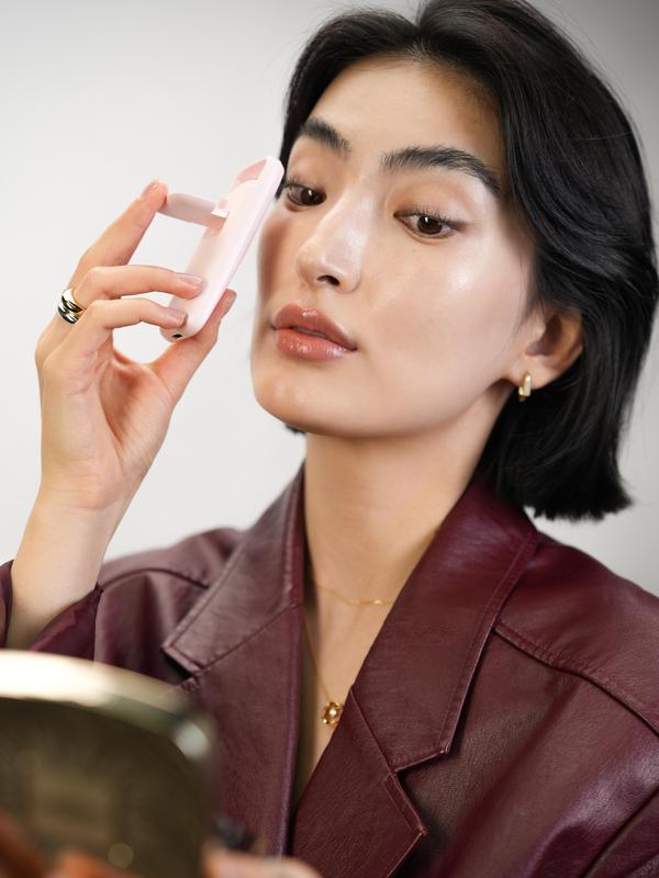 Heated Eyelash Curler Electric with Heat Sensitive Silicone Pad Type-C Rechargeable Mini Lash Curler 8s Fast Heating 24hrs Long Lasting Lash Lift to Style Natural Eyelashes