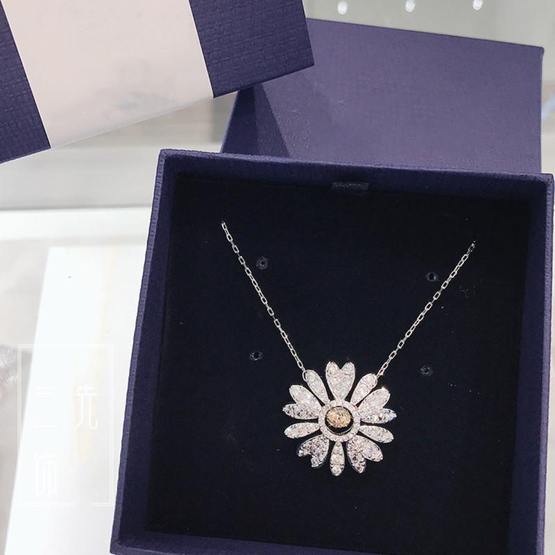 Women's Beating Heart Daisy Magic Necklace, Swarovski Element Crystal Clavicle Chain, Luxury Elegant Jewelry Gift for Her
