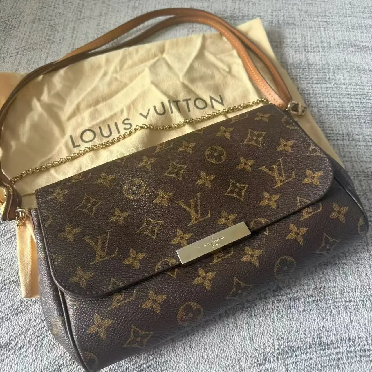 Pre-owned Louis Vuitton Favorite MM Chic Crossbody Purse Crossbody Handbags, Fashionable Shoulder Bag, Everyday Bag for Everyday Use