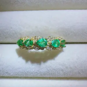 <PingEast jewelry > emerald ring304——925 Gold-Plated Sterling Silver Five-Stone Ring featuring 0.3 ct pear-shaped natural Colombian emeralds. Bright, vibrant green with high fluorescence, elegant and timeless. Classic, versatile, and sophisticated design