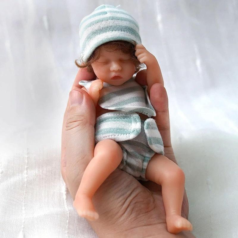 Realistic Silicone Reborn Doll, 6 Inch/15cm Soft & Cute Doll with Clothes, Girl Toy, Stress Relief Toy for Adults, Realistic Reborn Dolls for Kids, Fun Gifts for Boys and Girls, Kids Christmas Gifts