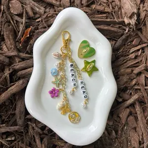 Beach Read chain charm